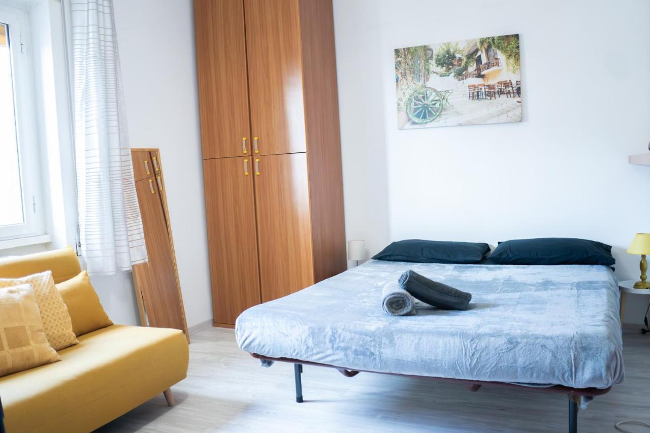 Nonna Pina Guest House [Moderno Appartamento vicino Metro A]Wifi,Netflix Roma Esterno foto
