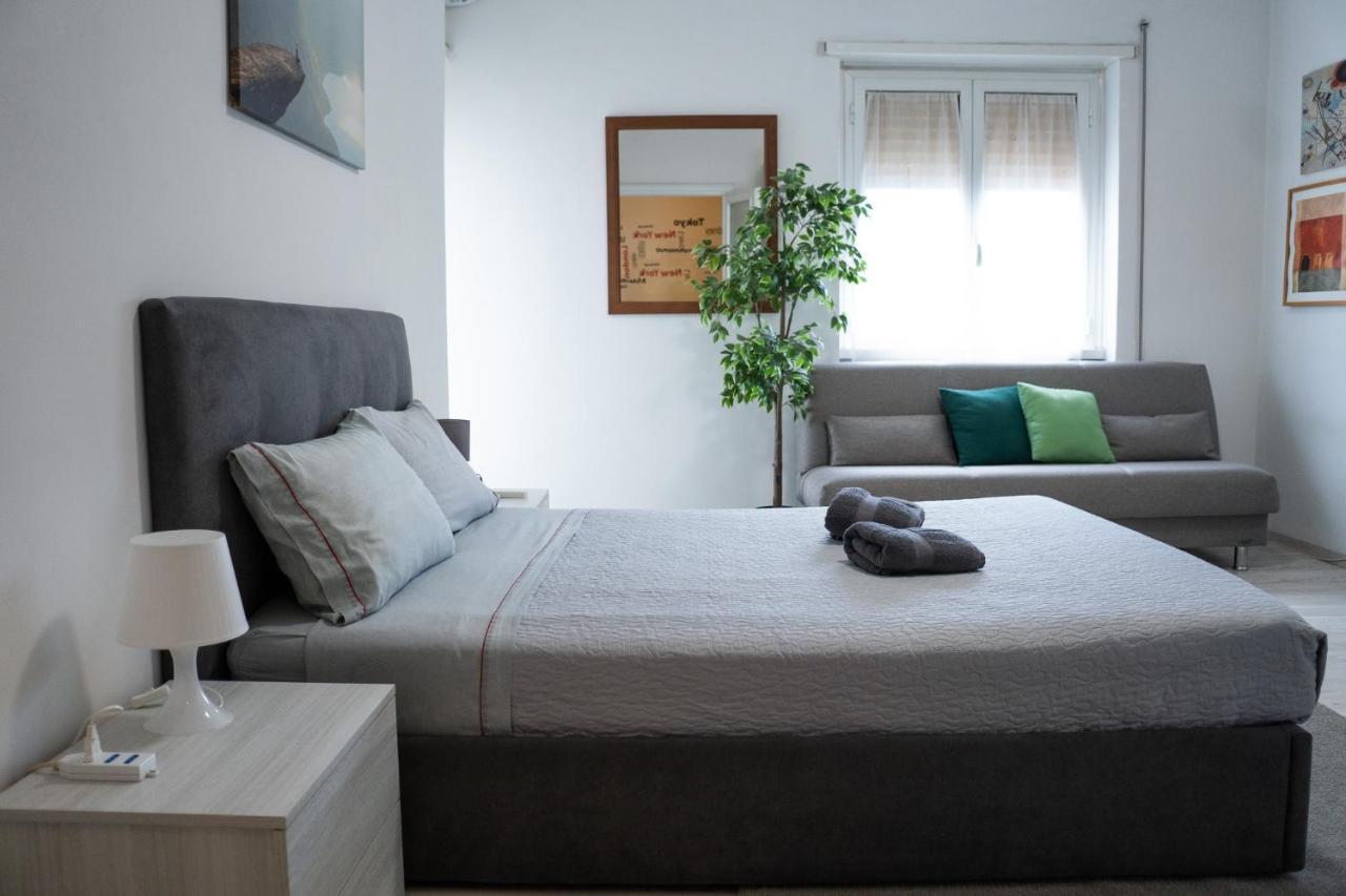 Nonna Pina Guest House [Moderno Appartamento vicino Metro A]Wifi,Netflix Roma Esterno foto