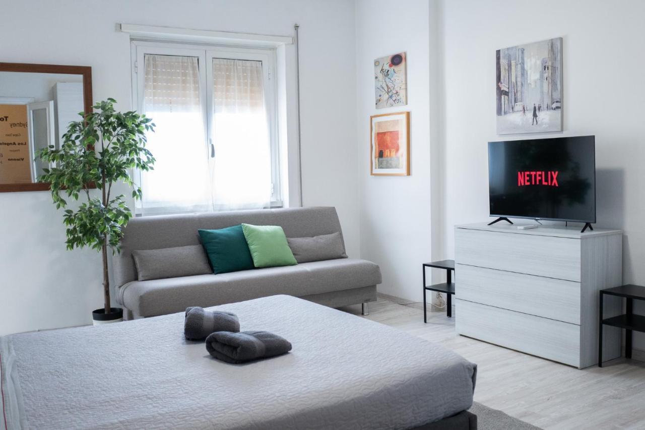 Nonna Pina Guest House [Moderno Appartamento vicino Metro A]Wifi,Netflix Roma Esterno foto